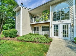 28 Spruce Ter, Mount Arlington, NJ 07856