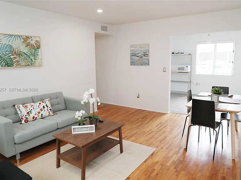 215 Antilla Ave #2 — Photo 4