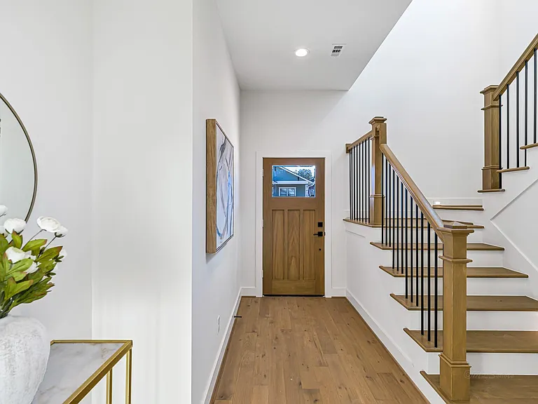 1207 Tabor St — Photo 6