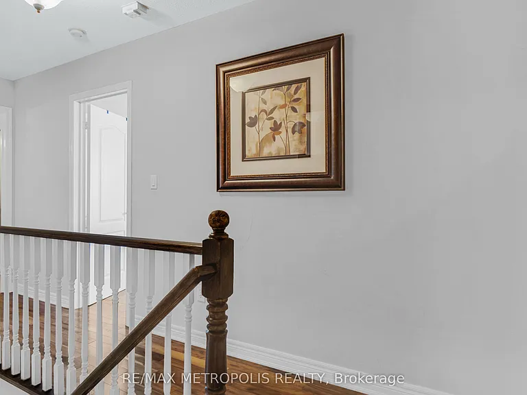 2420 Baintree Cres — Photo 25