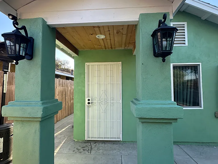 3131 Maine Ave — Photo 3