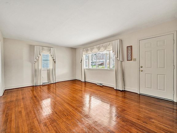 5th image of 610 Murphy Rd