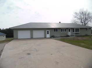 6706 G Rd, Escanaba, MI 49829