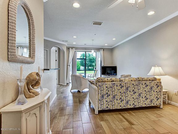 3rd image of 405 La Travesia Flora St #102