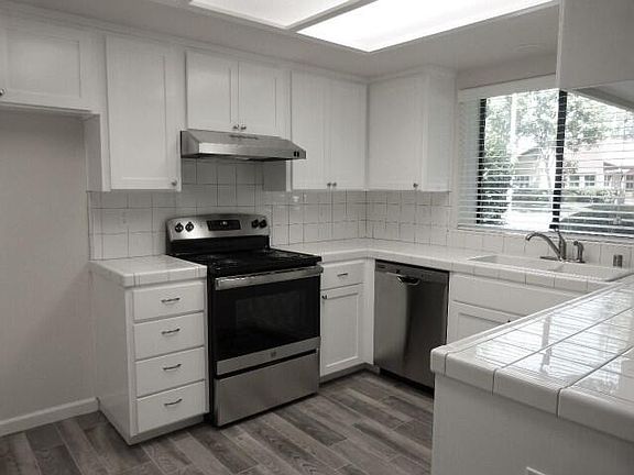 3rd image of 4835 W Cypress Ave
