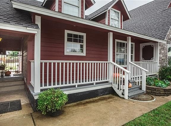 3rd image of 206 Denton Dr