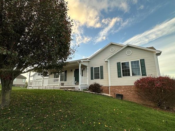 429 Stonebrook Dr, Galax, VA 24333