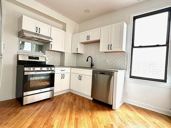 3rd image of 2025 N Clifton Ave APT 2