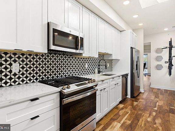 3rd image of 318 N Preston St #3