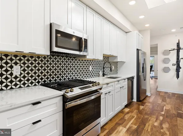 318 N Preston St #3, Philadelphia, PA 19104