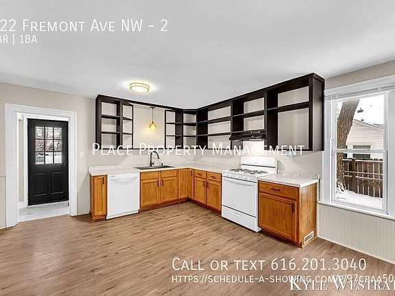 5th image of 922 Fremont Ave NW #2