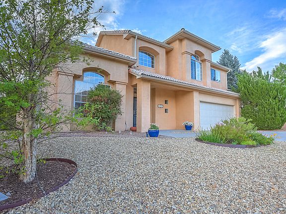 3rd image of 1333 Canyon Hills Dr NE