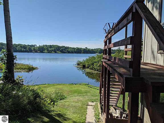 3rd image of 2932 E Lake Dr