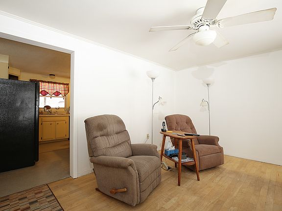 5th image of 32 Red Oak Ln