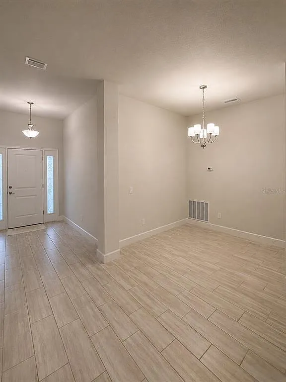 4 bed, 3.0 bath, 2216 sqft, $2,400 — Photo 3
