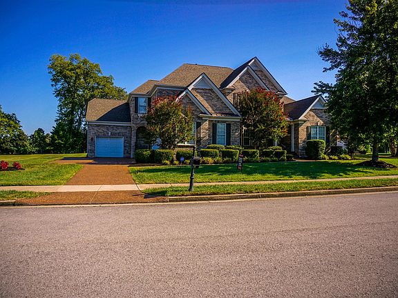 2nd image of 103 Jasmine Ct