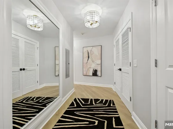 48 S Park St, Montclair, NJ 07042