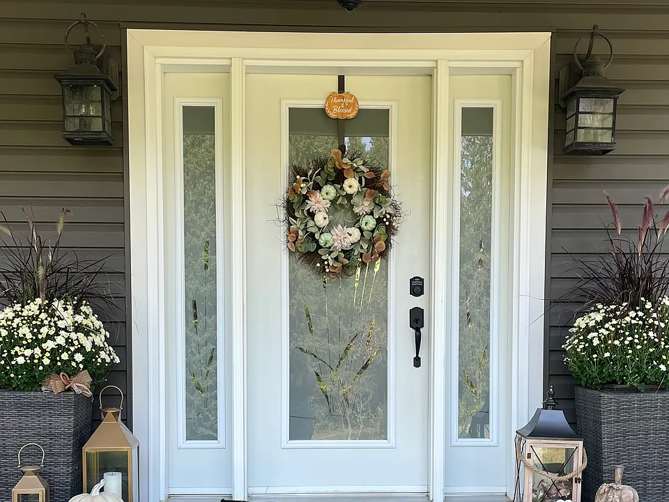 25 Hawthorne Ln