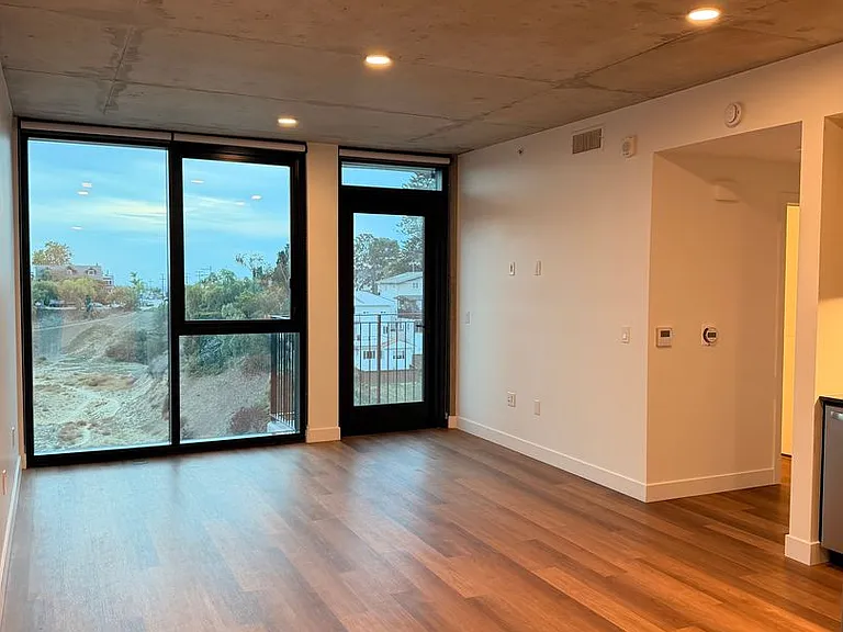 Rainford Apartments — Photo 142