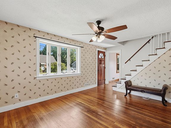 4th image of 40 Theresa Court