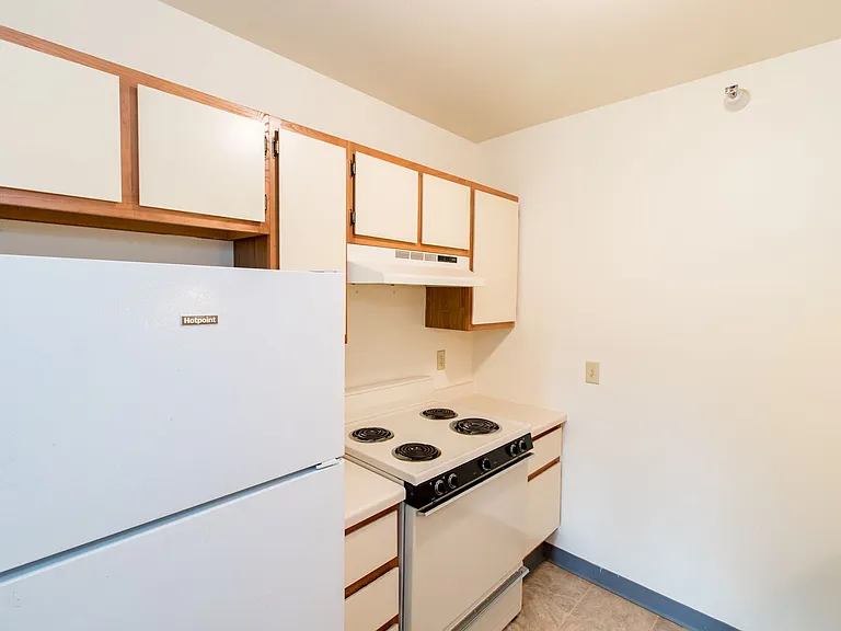 Hickory Drive and Pinecrest Apartments — Photo 76