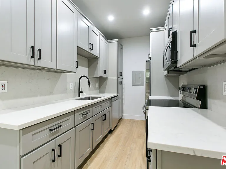 7229 Willoughby Ave #15 — Photo 7
