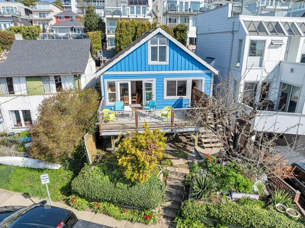 15161 Victoria Ave, White Rock, BC V4B 1G5
