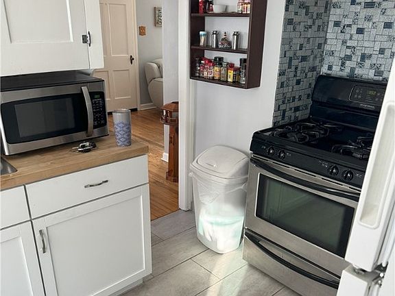 5th image of 15716 Lydian Ave