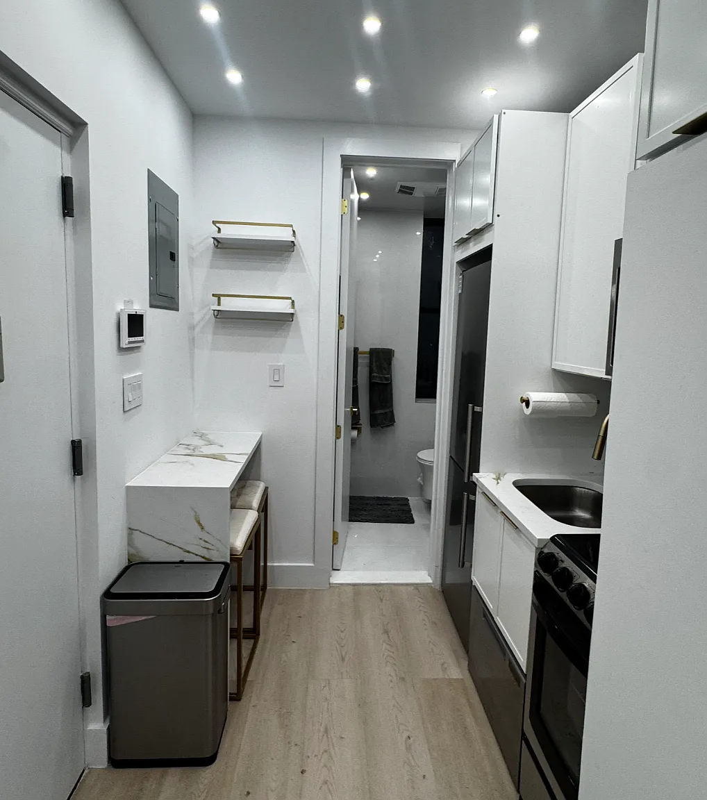 26 Vandam Street — Photo 3