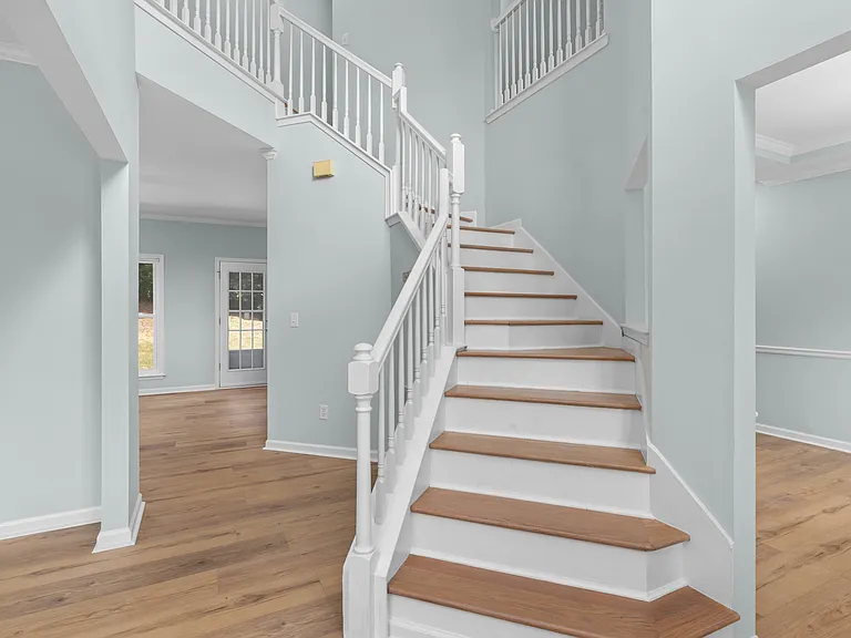 380 Belmont Chase Ct — Photo 3