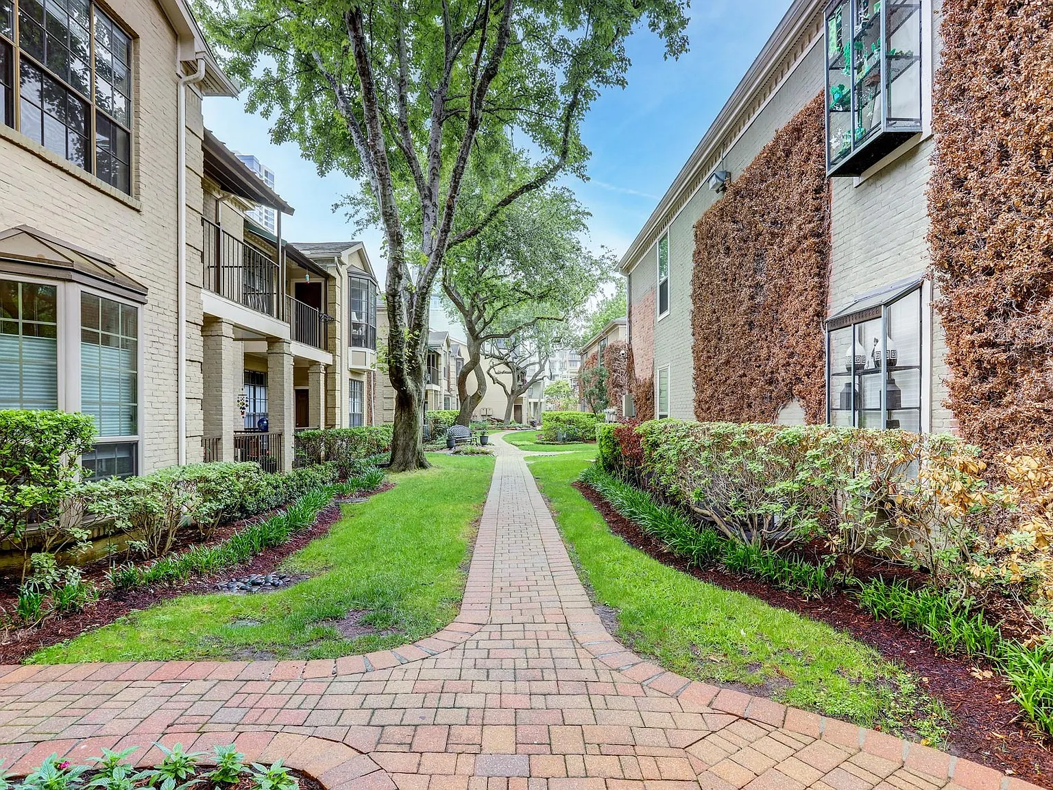1 bed, 1.0 bath, 886 sqft, $2,250 — Photo 2