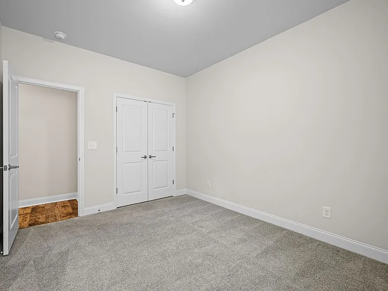 713 Greenwich Pl — Photo 30