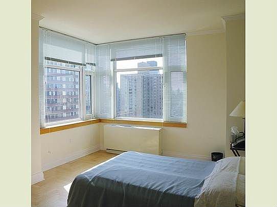 4th image of 404 E 76th St APT 28C