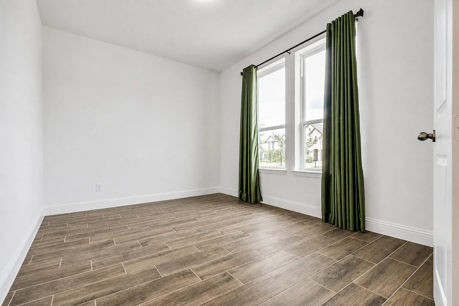 4 bed, 2777 sqft, $3,500 — Photo 3