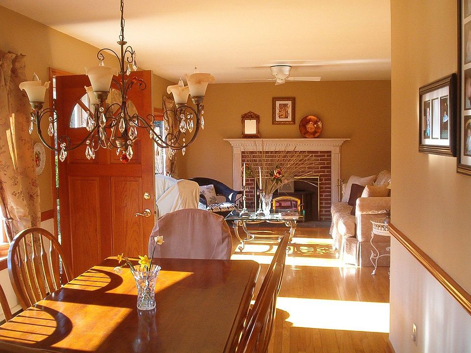 light and bright living/dining