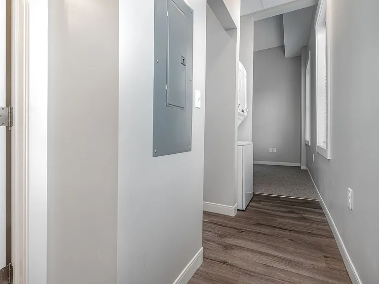 17 E High St — Photo 6