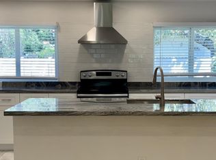 913 NW 32nd Pl, Miami, FL 33125