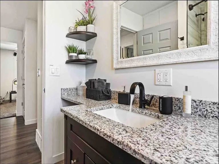 3263 Van Buren Ave — Photo 6