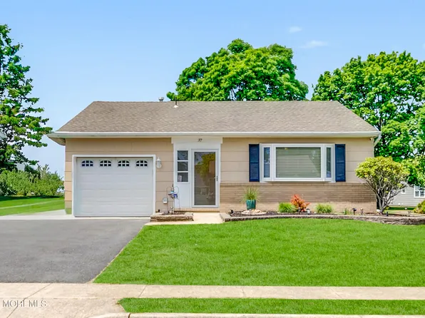 32 Carlisle Road, Toms River, NJ 08757
