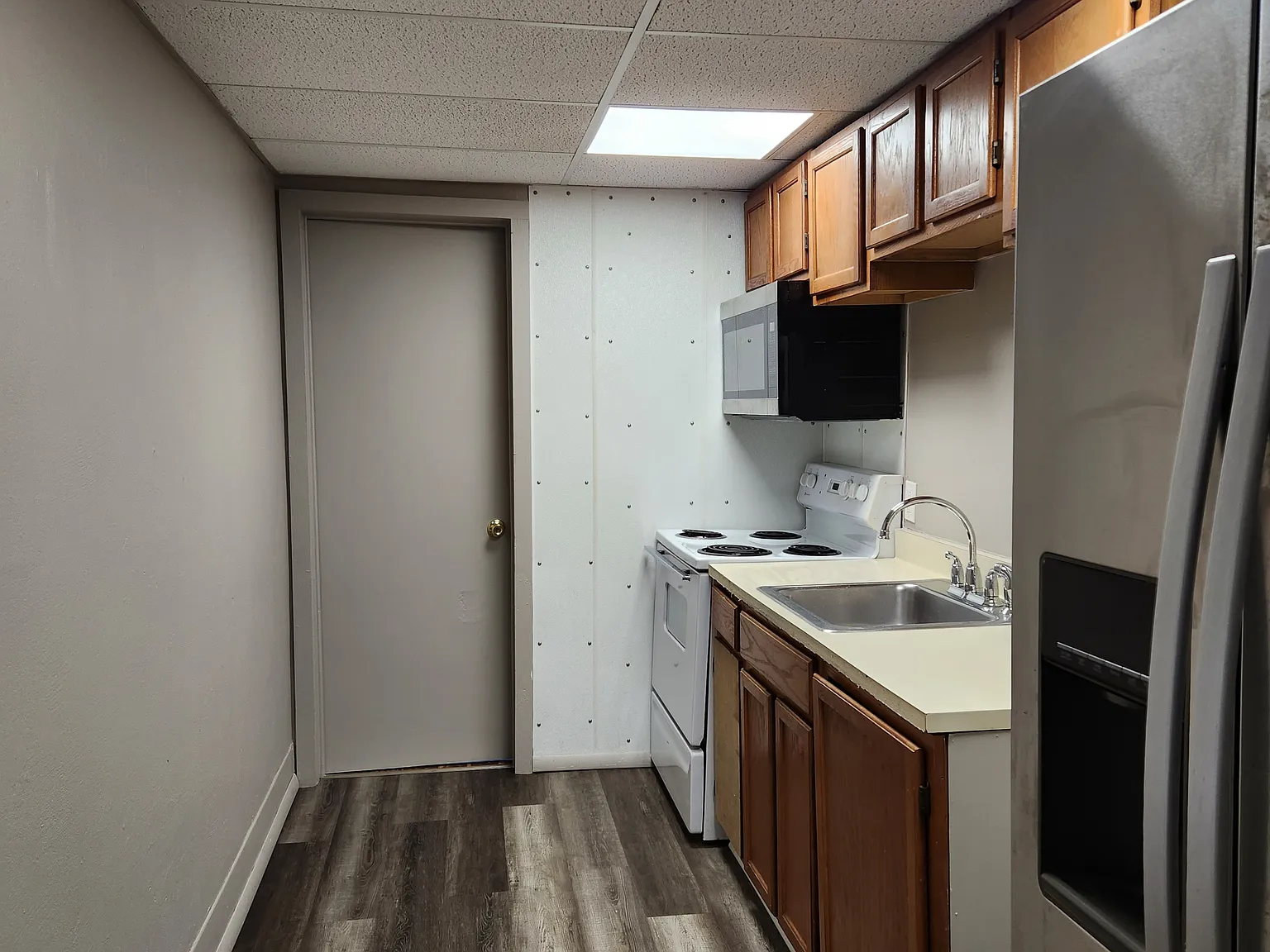 2 bed, 1.0 bath, $950 — Photo 2
