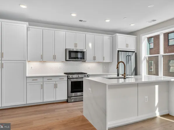 136 Pepperell St, Alexandria, VA 22304