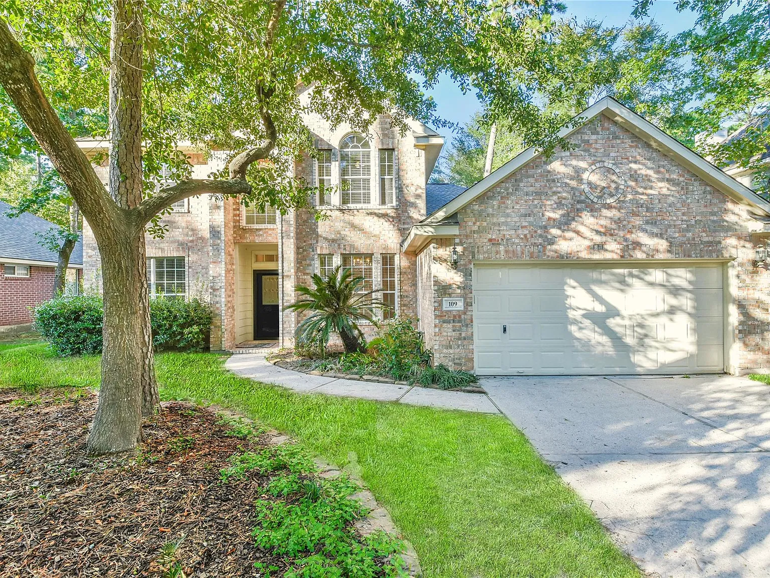 4 bed, 2.5 bath, 2398 sqft, $2,950 — Photo 1