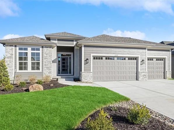 11453 S Montclaire Dr, Olathe, KS 66061