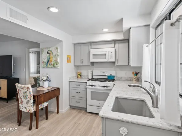 457 S Paseo Quinta APT B, Green Valley, AZ 85614