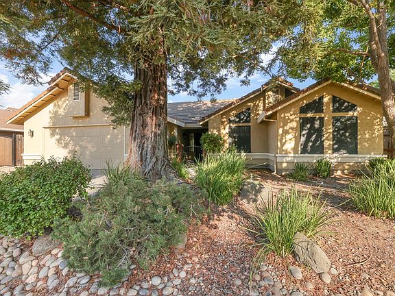 3rd image of 442 Evergreen Dr