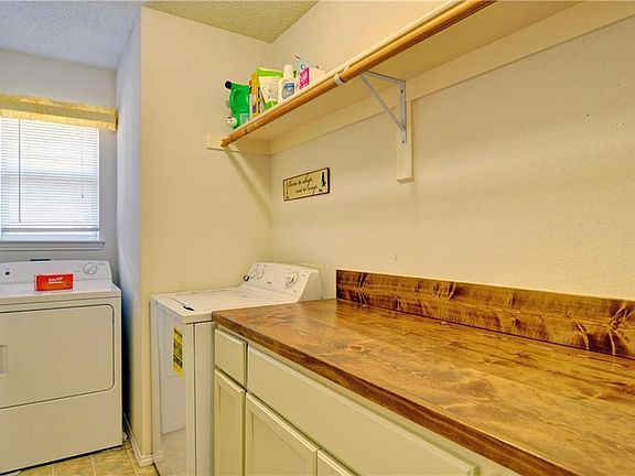 3rd image of 739 Tanglewood Dr