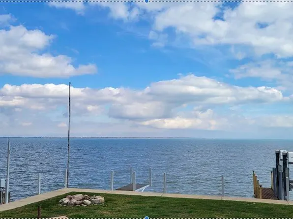 35705 Erie Dr, Brownstown, MI 48173