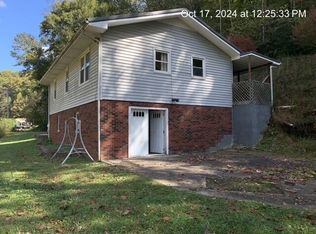 5054 State Route 3, Van Lear, KY 41265