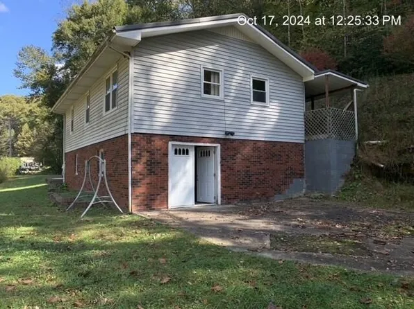 5054 State Route 3, Van Lear, KY 41265