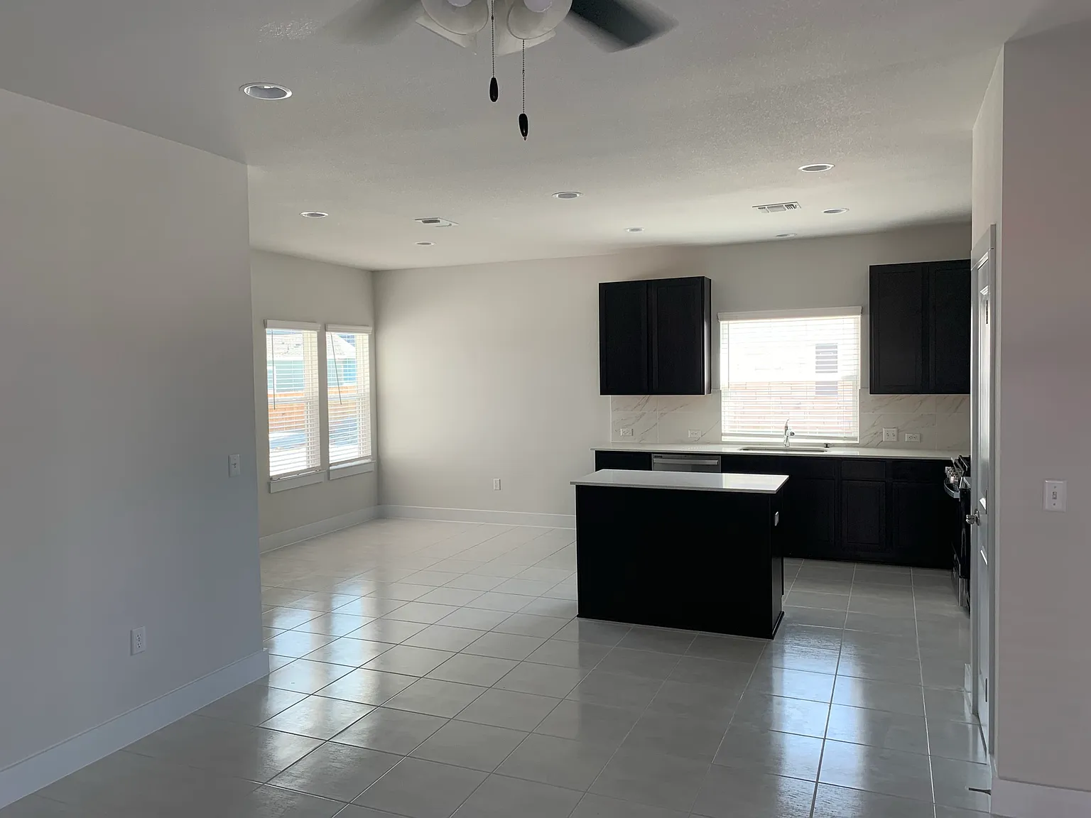 4 bed, 2.5 bath, 2350 sqft, $2,750 — Photo 2